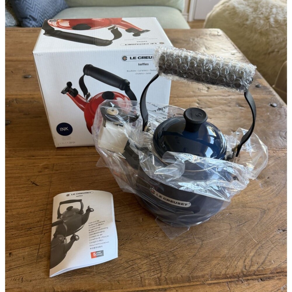 Le Creuset  Enamel On Steel Demi Tea Kettle 1.25 qt 1.1 L Ink Blue NEW NIB